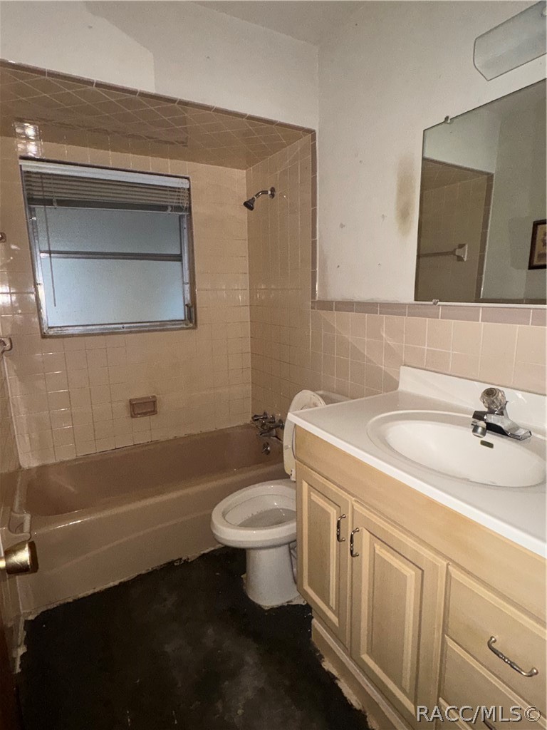 3953 South Fernpark Terrace Inverness, FL 34452 - Photo 16 of 16 a bathroom with a sink a toilet and bathtub