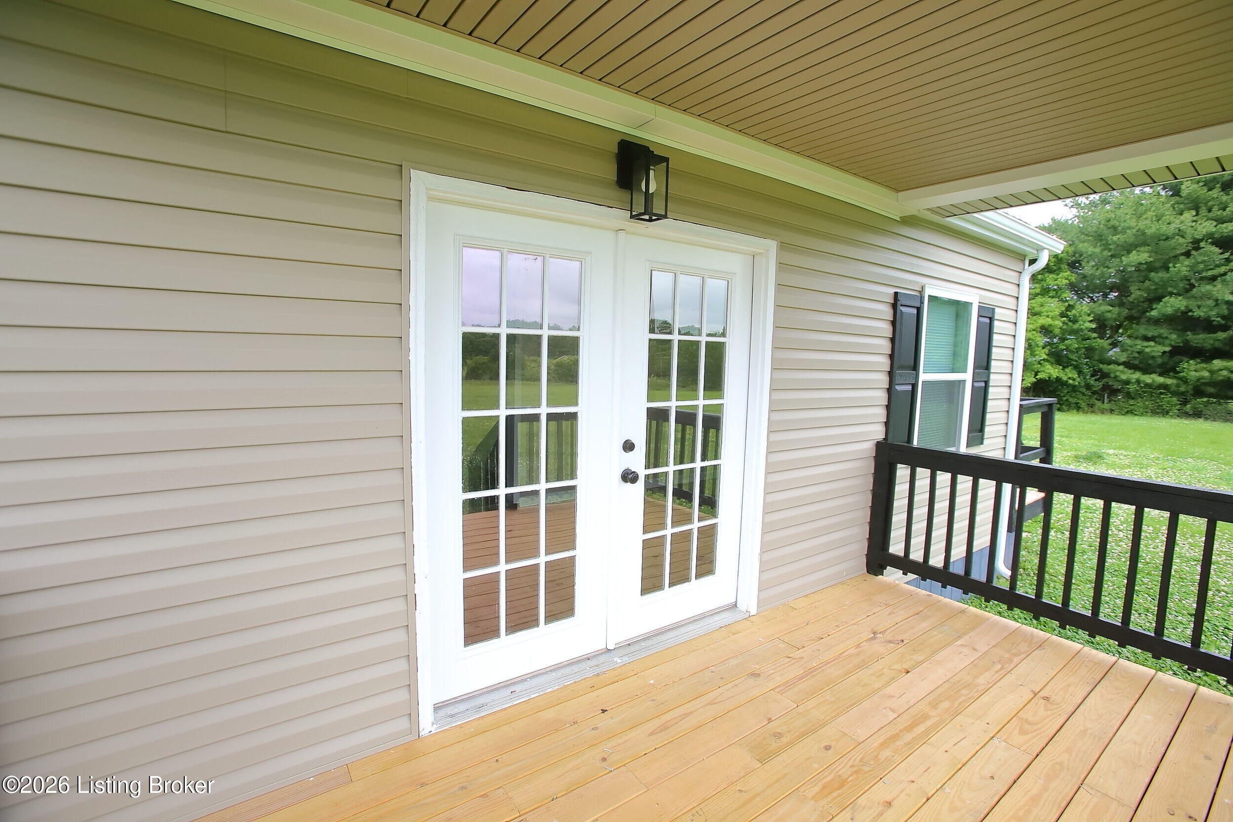 41 Travis Road Taylorsville, KY 40071 - Photo 7 of 44 Front Deck