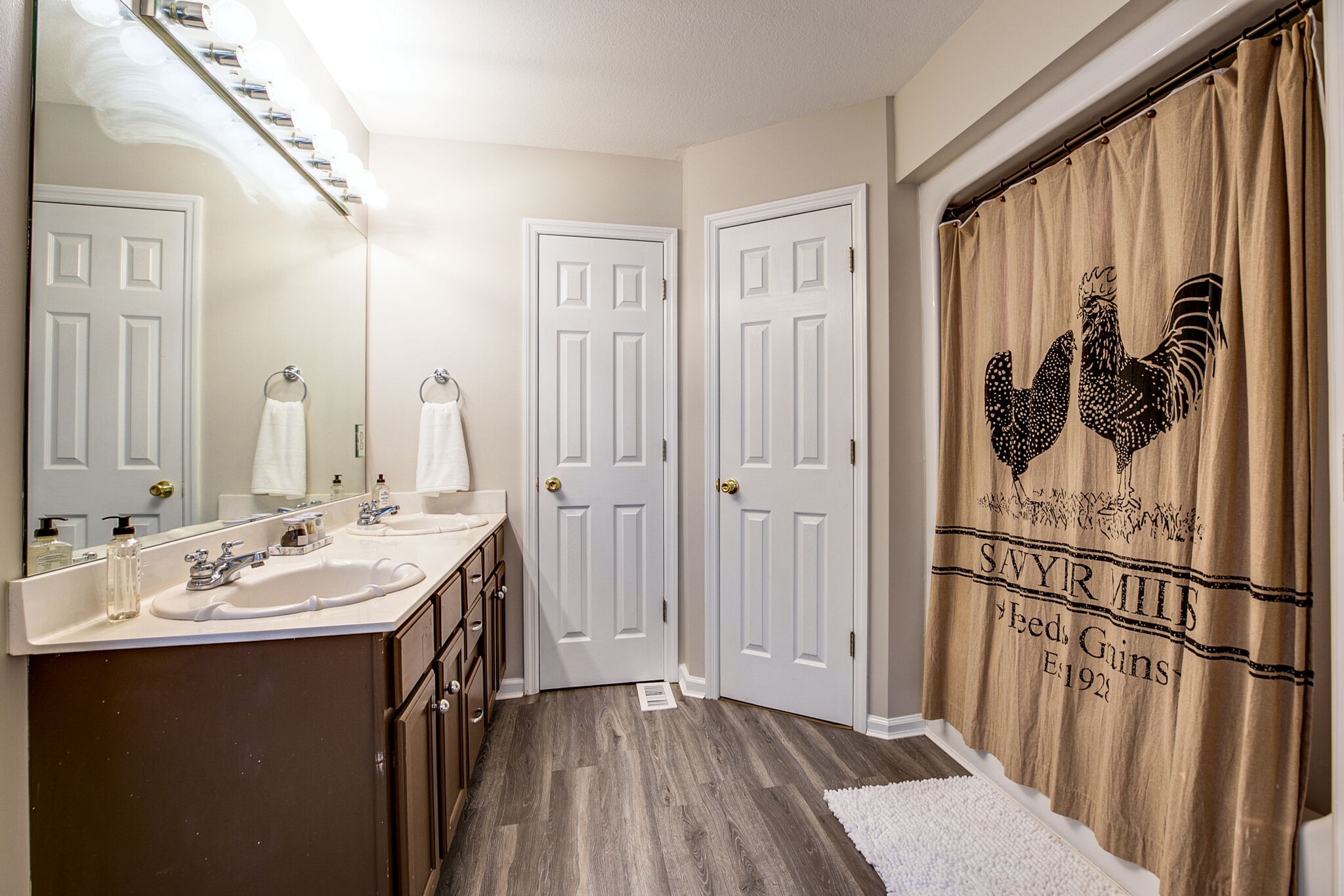 207 Towbridge Drive Murfreesboro, TN 37129 - Photo 20 of 31 a bathroom with a sink and a mirror