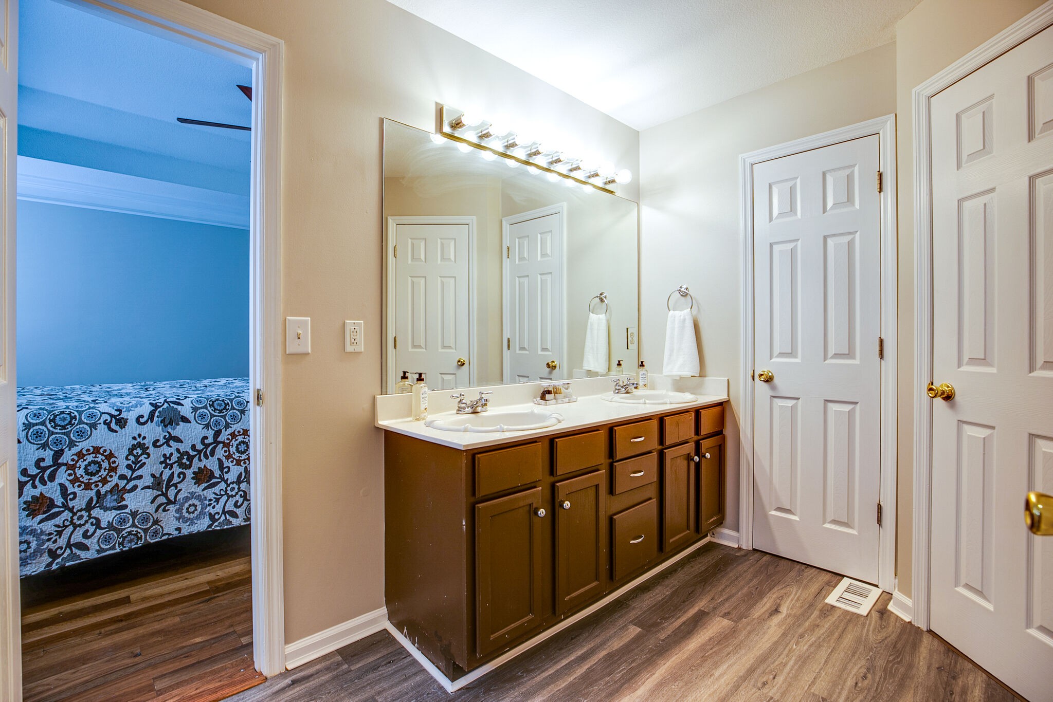 207 Towbridge Drive Murfreesboro, TN 37129 - Photo 22 of 31 a bathroom with a double vanity sink mirror and