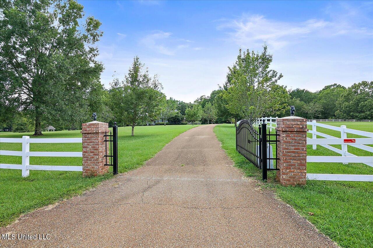 150 Lakeview Road Brandon, MS 39047 - Photo 4 of 50 006-150 Lakeview Rd