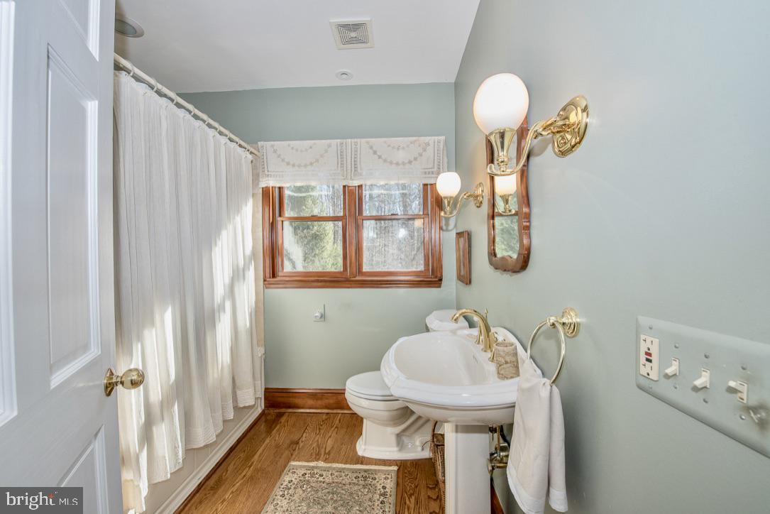 338 Greene Road Berwyn, PA 19312 - Photo 24 of 45 Hall bath