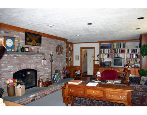 31 Carding Mill Road Sudbury, MA 01776 - Photo 8 of 14