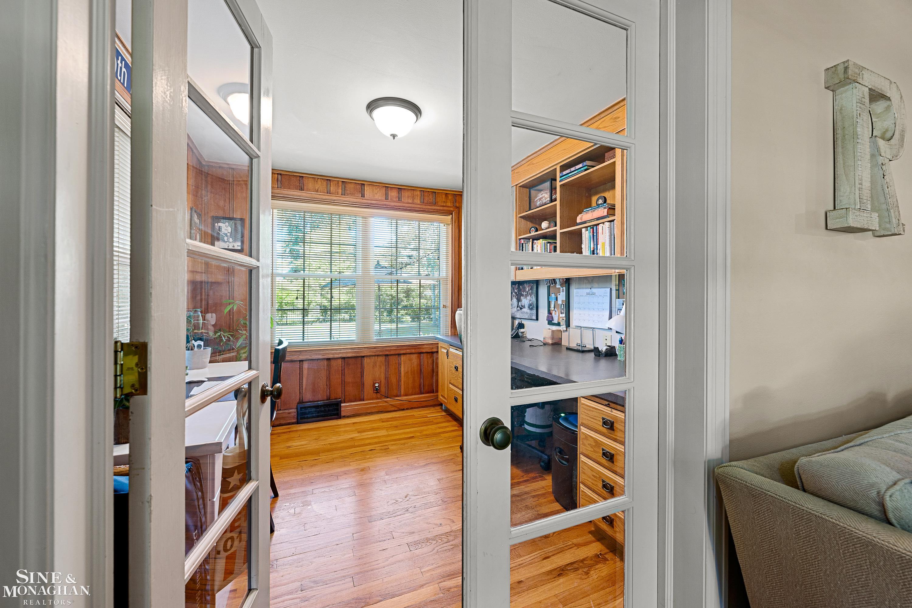 100 Roslyn Road Grosse Pointe, MI 48236 - Photo 9 of 55 50146078-433f605c-a25f-4e2c-a6ff-062eb94a6ab0.JPG
