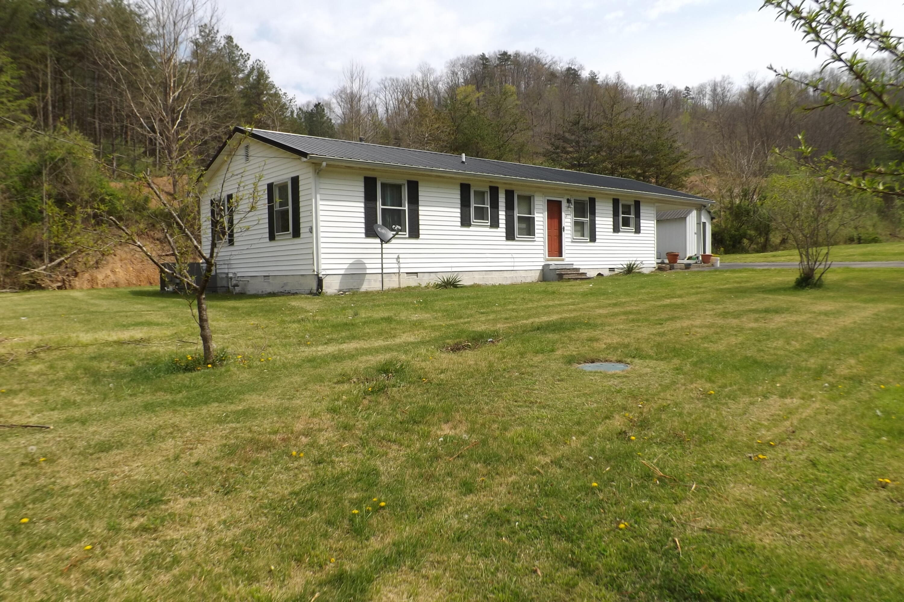 221 North Thomas Br Road Manchester, KY 40962 - Photo 2 of 36 DSCF5583