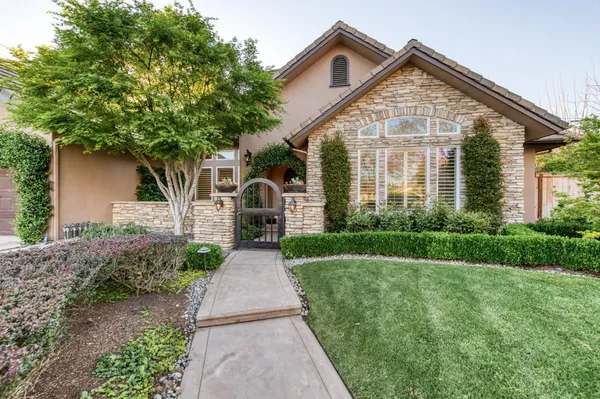 $1,495,000 | 3350 East Via Montiano Avenue, Clovis, CA 93619