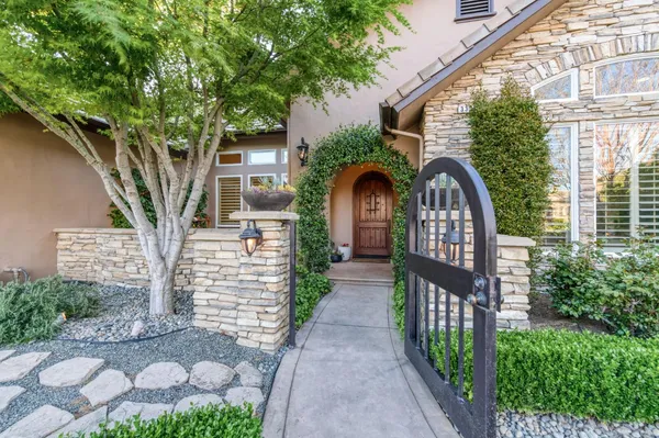 $1,495,000 | 3350 East Via Montiano Avenue, Clovis, CA 93619