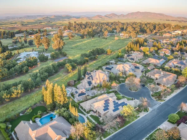 $1,495,000 | 3350 East Via Montiano Avenue, Clovis, CA 93619