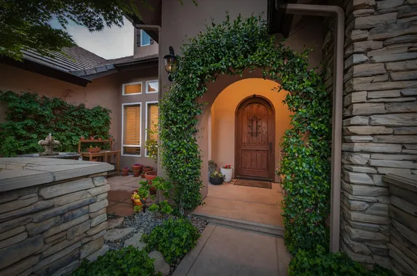 $1,495,000 | 3350 East Via Montiano Avenue, Clovis, CA 93619