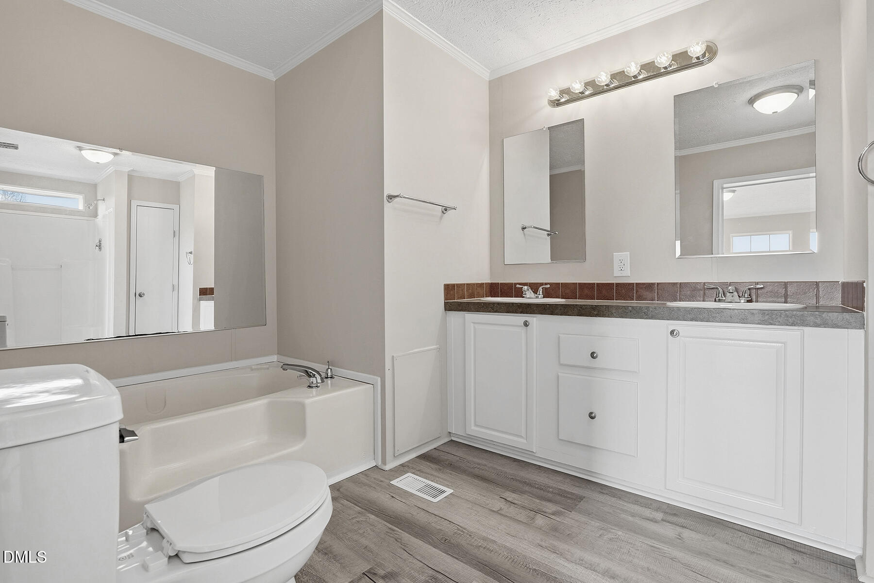 762 Share Cake Road Clinton, NC 28328 - Photo 20 of 30 Primary Bathroom
