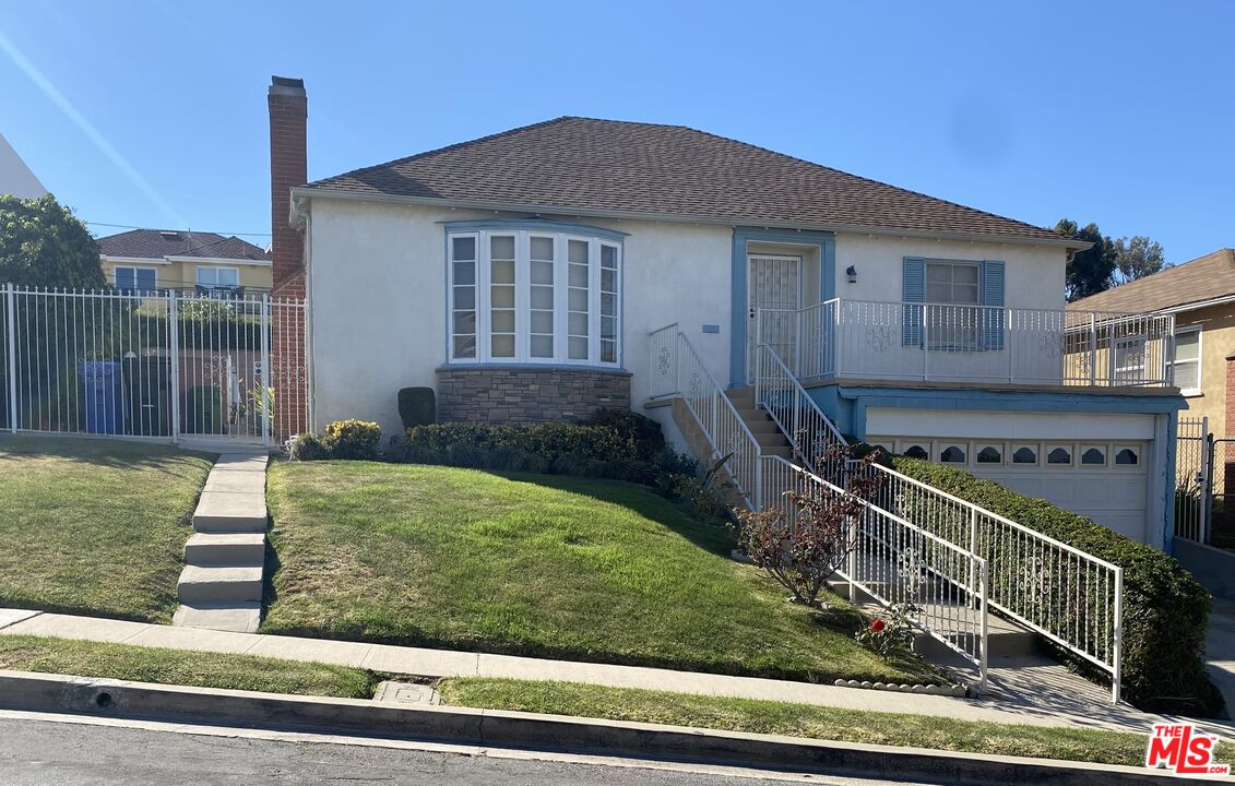 5611 Springhill Place Los Angeles, CA 90043 - Photo 1 of 37