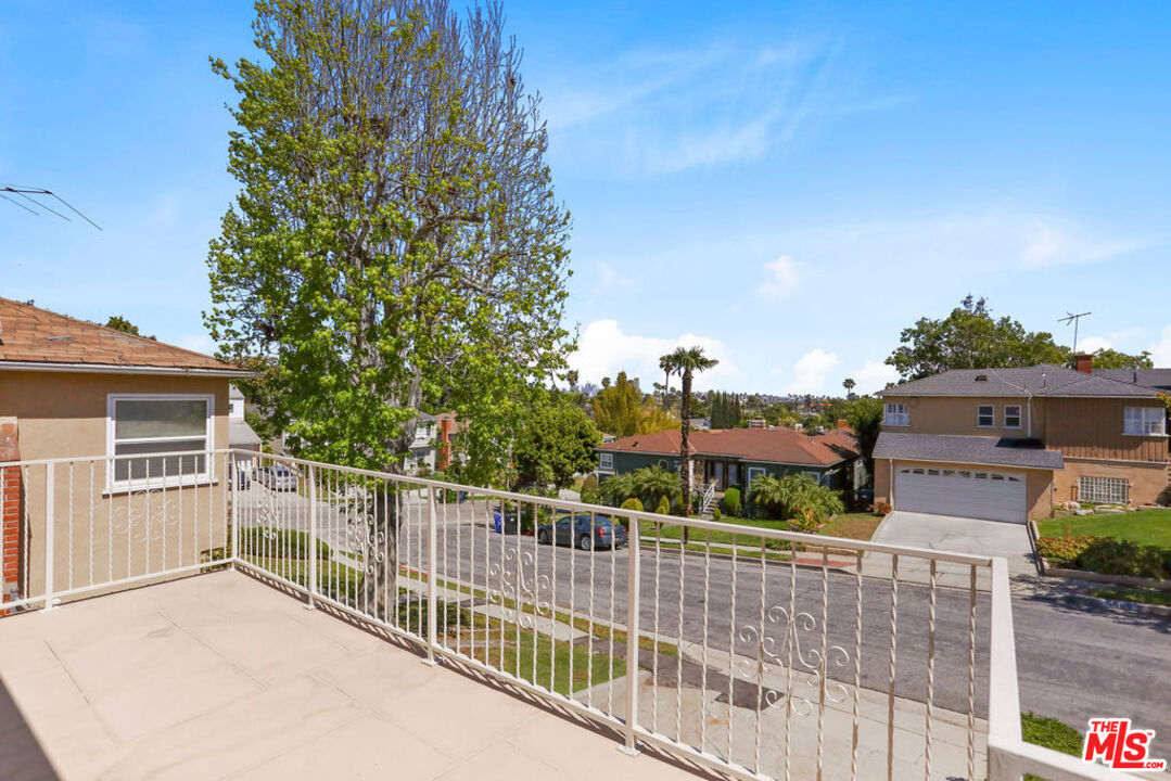 5611 Springhill Place Los Angeles, CA 90043 - Photo 31 of 37