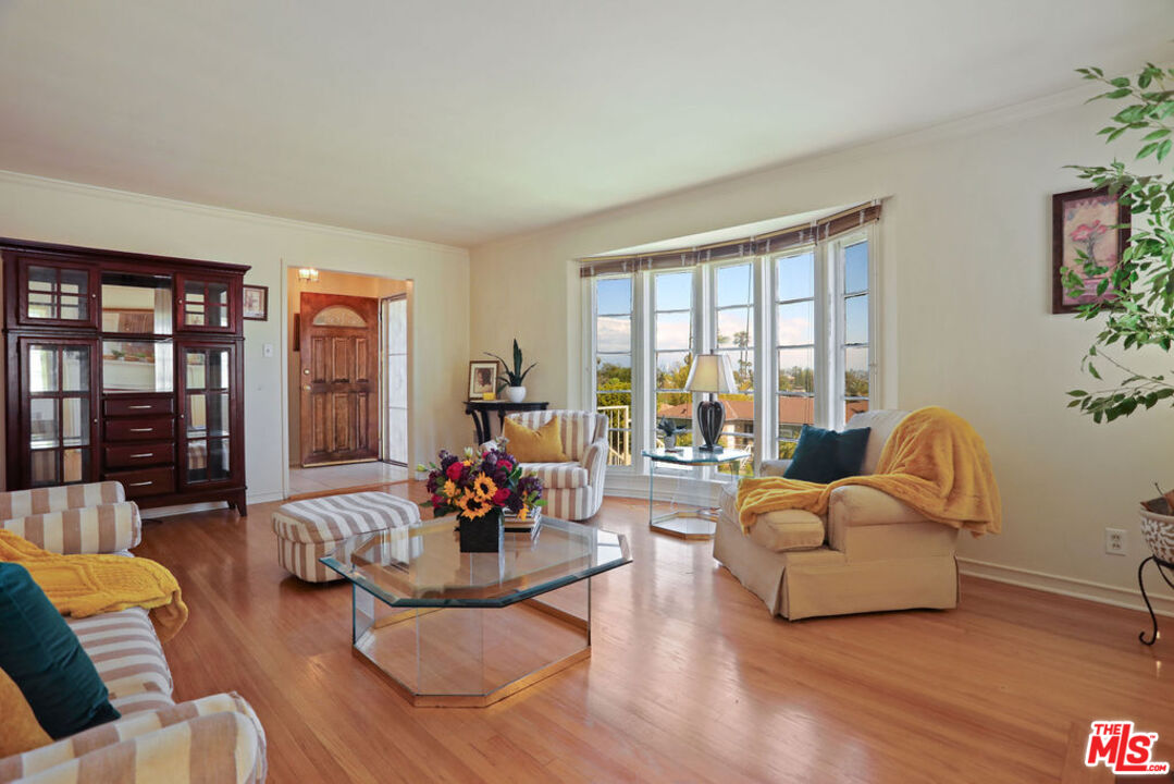 5611 Springhill Place Los Angeles, CA 90043 - Photo 4 of 37