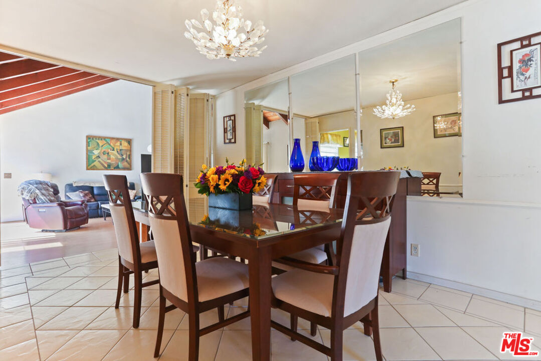 5611 Springhill Place Los Angeles, CA 90043 - Photo 6 of 37