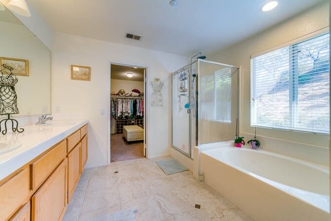 5006 Lake Circle Road Fallbrook, CA 92028 - Photo 16 of 25 Master Bath Pic 1