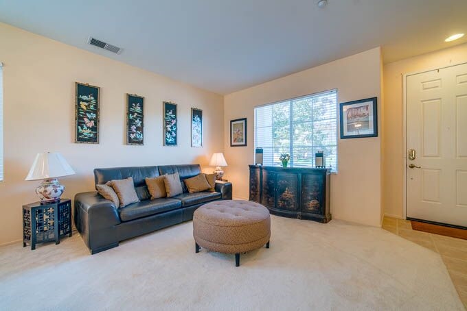 5006 Lake Circle Road Fallbrook, CA 92028 - Photo 3 of 25 Living Room Pic 1