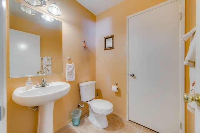 5006 Lake Circle Road Fallbrook, CA 92028 - Photo 9 of 25 Downstairs Half Bath