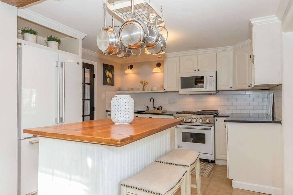 58 Burnham Road Lowell, MA 01852 - Photo 11 of 42 Gallery Image 11
