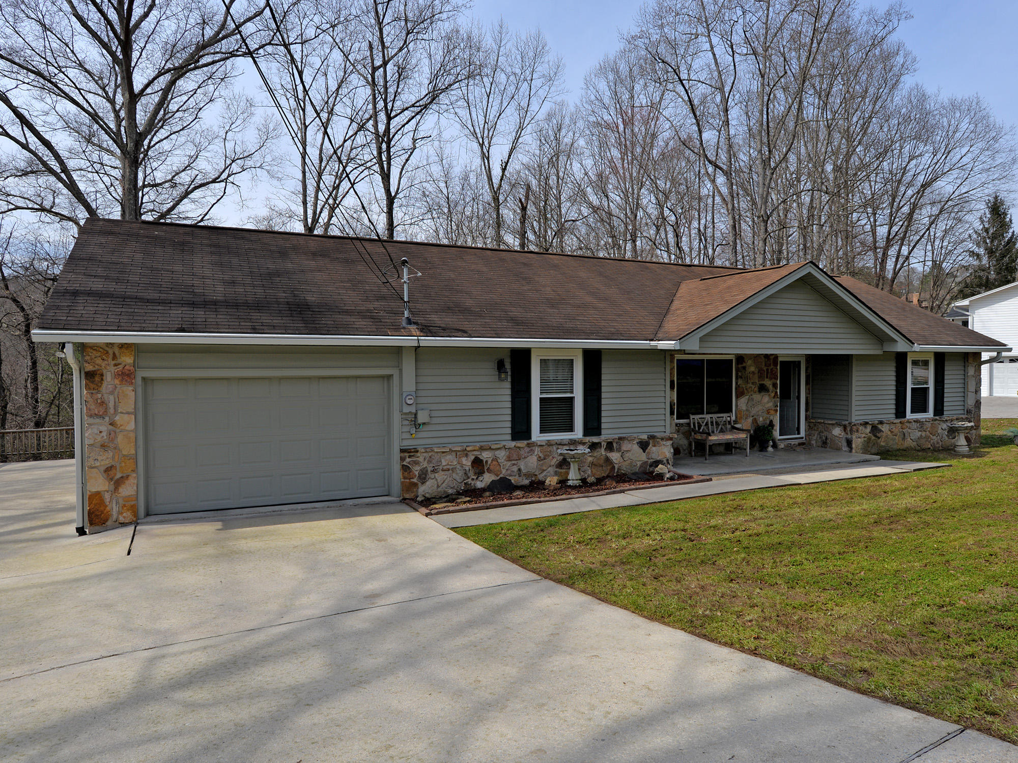 124 Hidden Ridge Lane Clinton, TN 37716 - Photo 3 of 18 124 Hidden Ridge