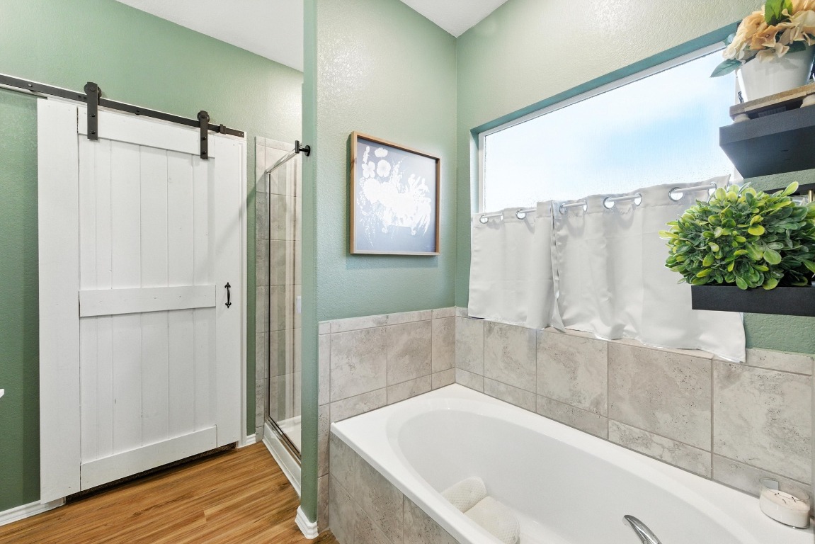 112 Cherry Ridge Road Georgetown, TX 78628 - Photo 23 of 35 a bathroom with a bathtub and shower