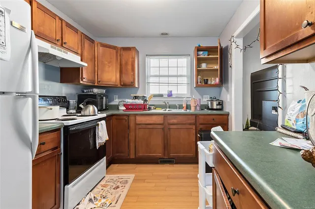 $438,960 | 160 North Clinton Street, Poughkeepsie, NY 12601