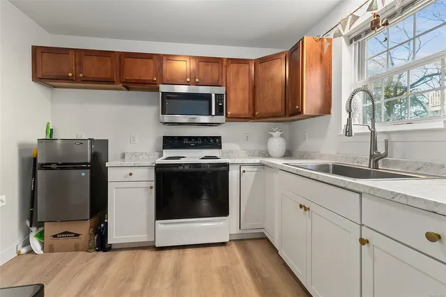 $438,960 | 160 North Clinton Street, Poughkeepsie, NY 12601