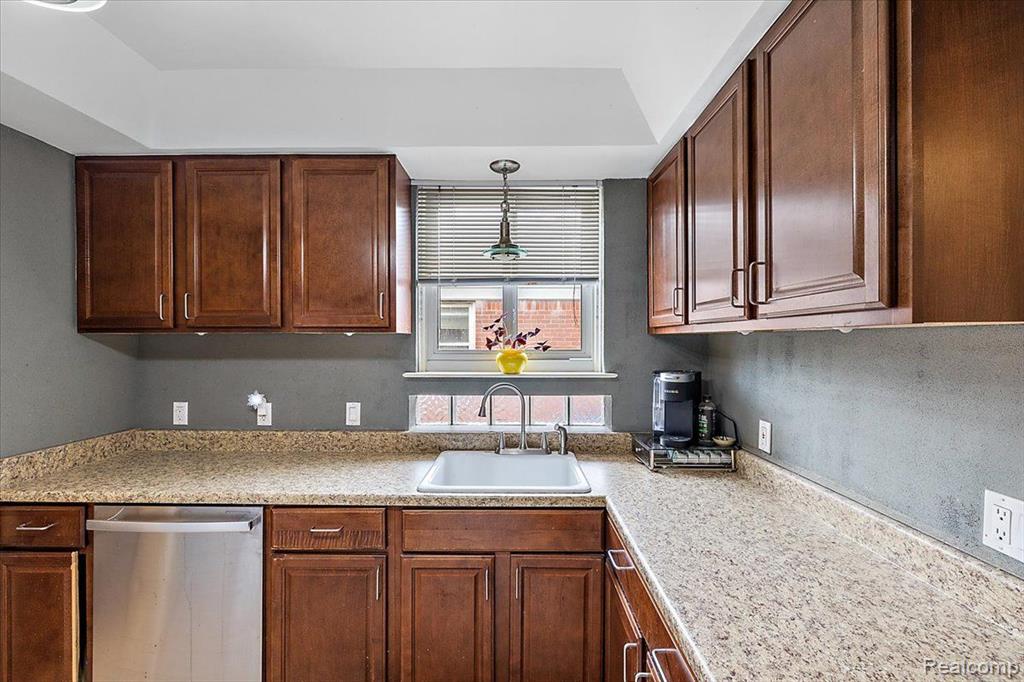 18612 Champaign Road Allen Park, MI 48101 - Photo 9 of 28 Gallery Image 9