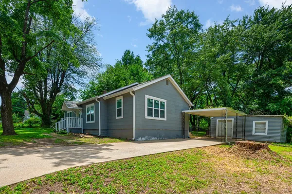 a view of a house with a yard