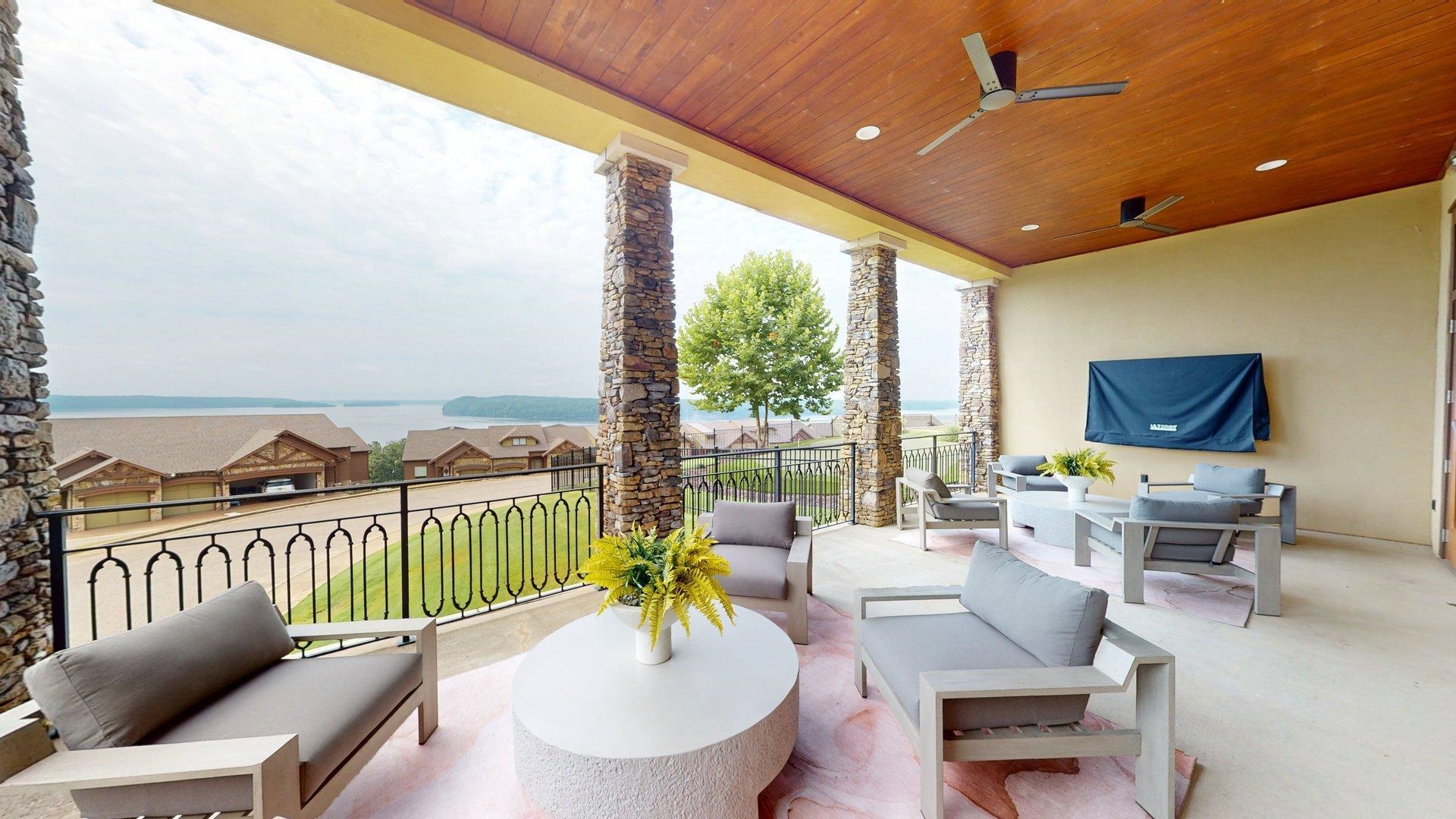 50 Legacy Pointe Savannah, TN 38372 - Photo 28 of 40 a living room with furniture and a large window