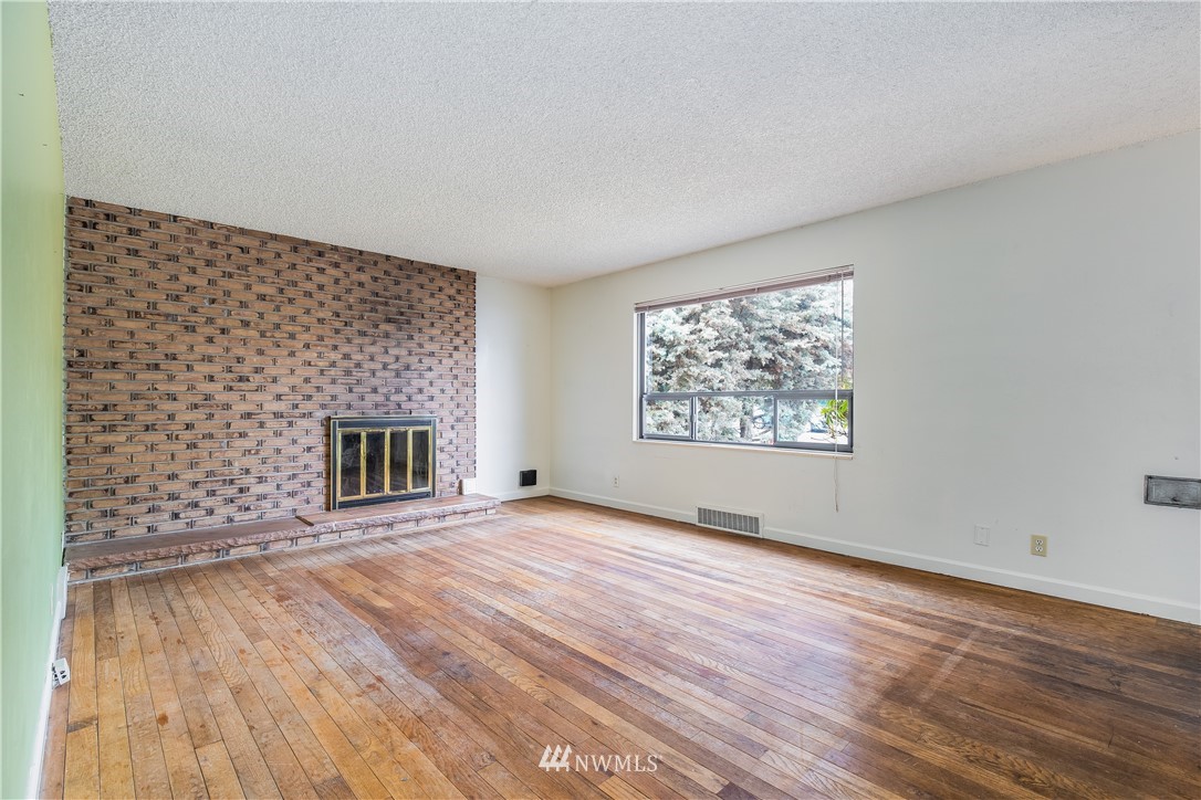 943 North 83rd Street Seattle, WA 98103 - Photo 3 of 18 Gallery Image 3