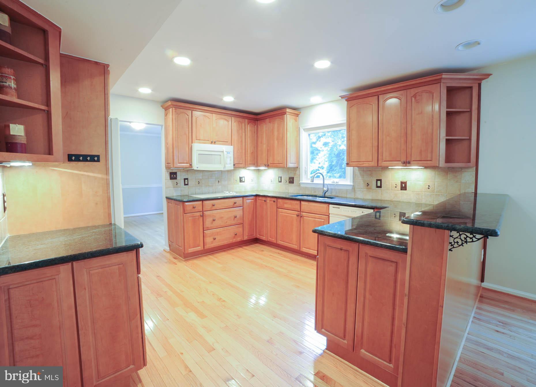 8303 Lindside Way Springfield, VA 22153 - Photo 8 of 30 Kitchen