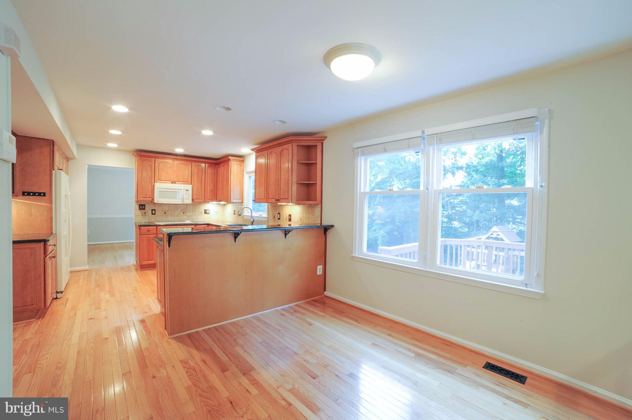 8303 Lindside Way Springfield, VA 22153 - Photo 10 of 30 Kitchen with breakfast area