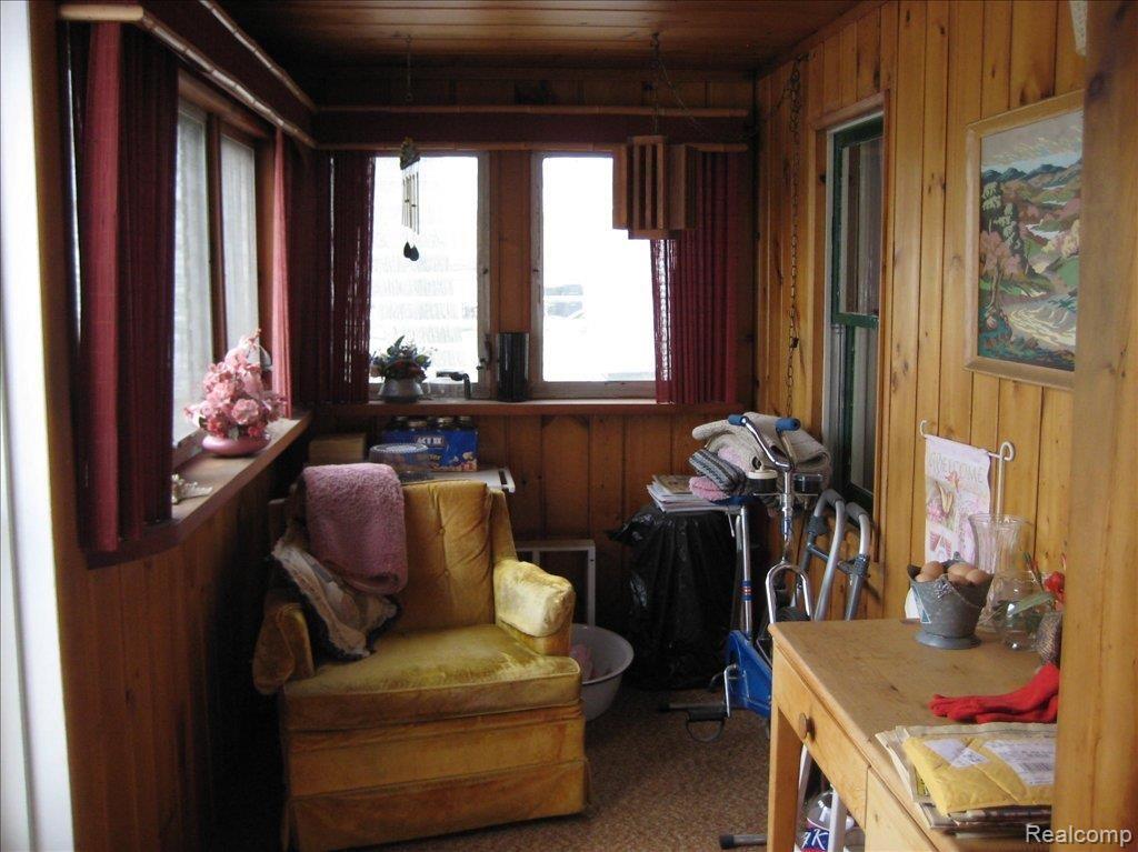 3109 York Road Rochester, MI 48309 - Photo 10 of 14 ENCLOSED PORCH