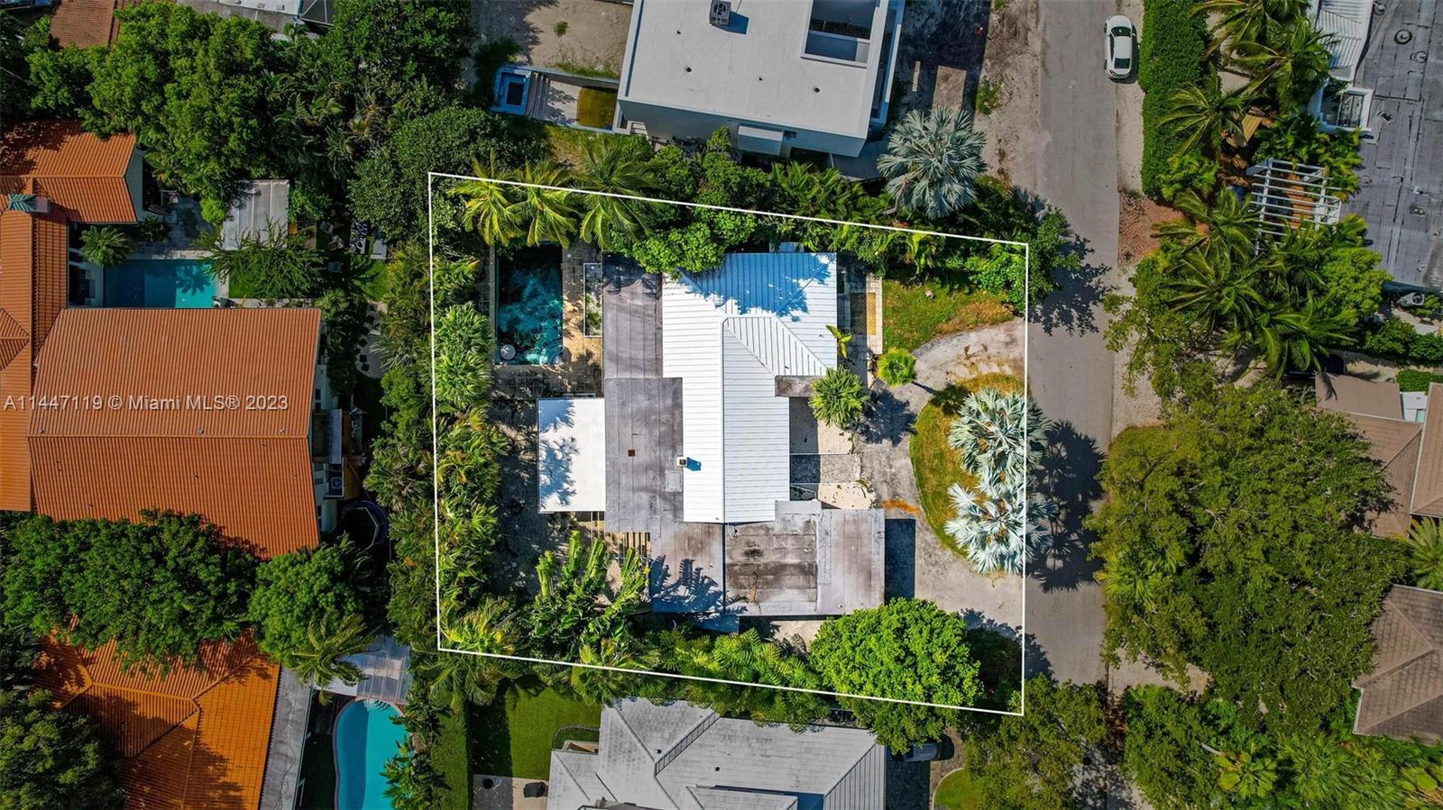 325 Gulf Road Key Biscayne, FL 33149 - Photo 19 of 20 an aerial view of a house with a garden
