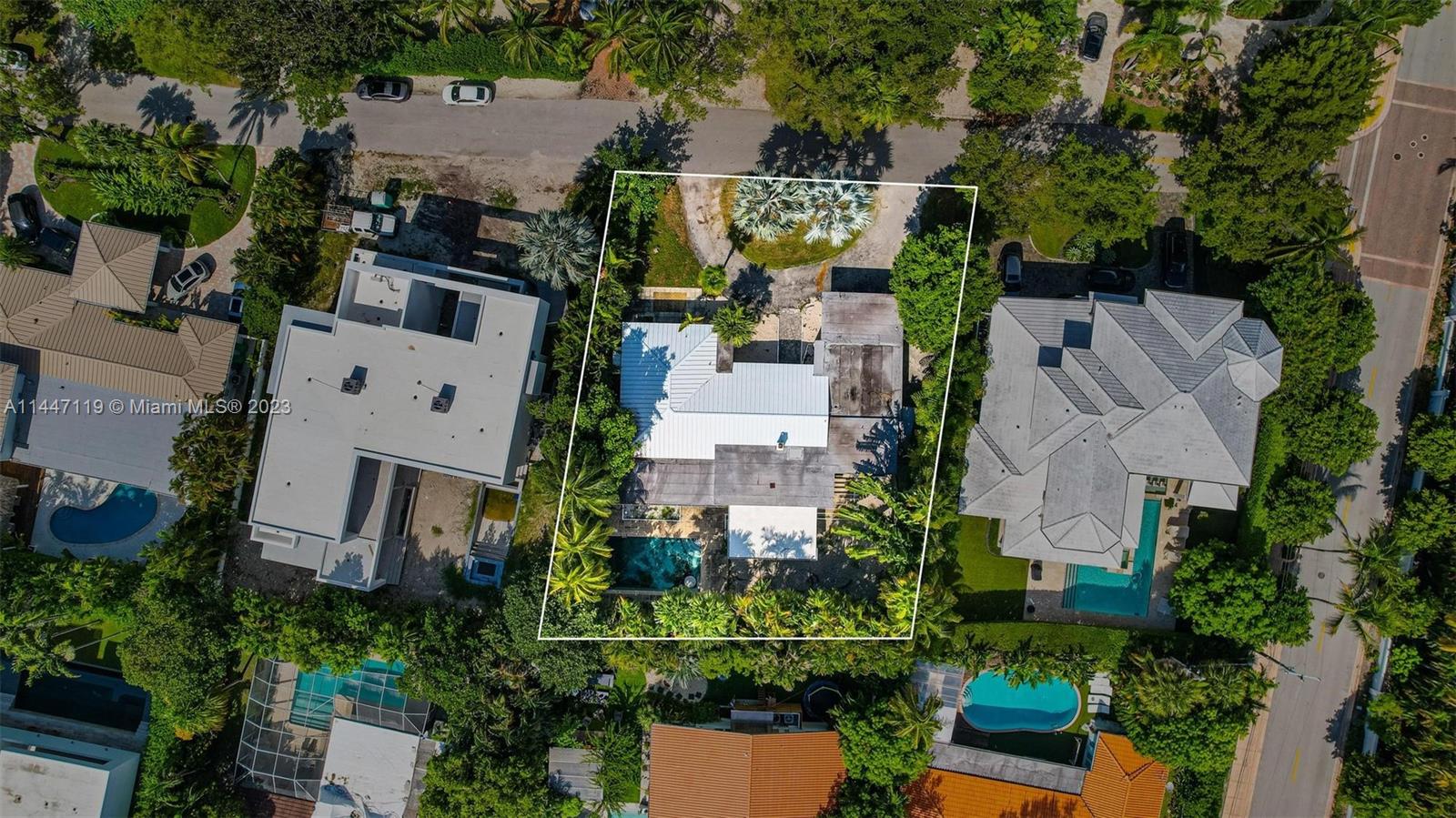 325 Gulf Road Key Biscayne, FL 33149 - Photo 20 of 20 an aerial view of multiple houses with yard