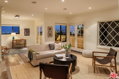 $949,000 | 1133 North Clark Street, Unit 203, West Hollywood, CA 90069