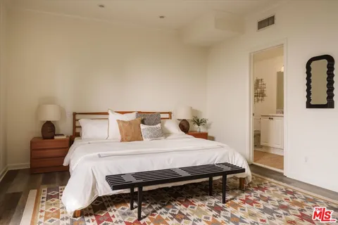 $949,000 | 1133 North Clark Street, Unit 203, West Hollywood, CA 90069