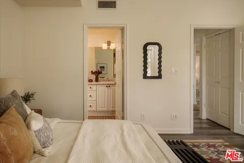 $949,000 | 1133 North Clark Street, Unit 203, West Hollywood, CA 90069