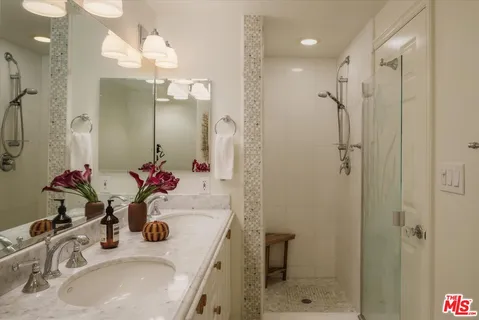 $949,000 | 1133 North Clark Street, Unit 203, West Hollywood, CA 90069