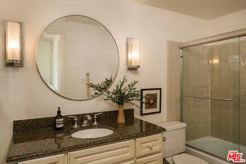 $949,000 | 1133 North Clark Street, Unit 203, West Hollywood, CA 90069