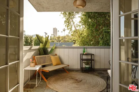 $949,000 | 1133 North Clark Street, Unit 203, West Hollywood, CA 90069