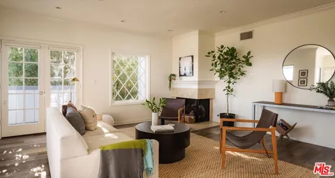 $949,000 | 1133 North Clark Street, Unit 203, West Hollywood, CA 90069