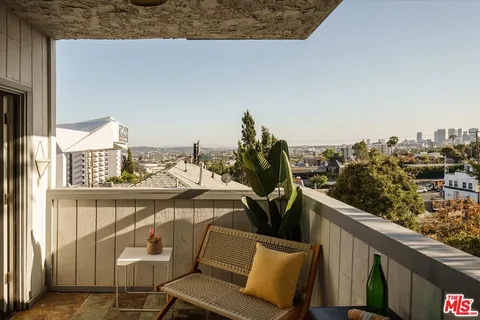 $949,000 | 1133 North Clark Street, Unit 203, West Hollywood, CA 90069