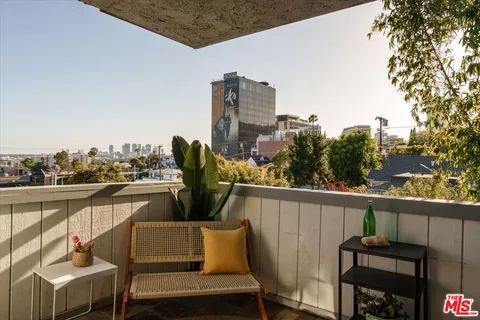 $949,000 | 1133 North Clark Street, Unit 203, West Hollywood, CA 90069