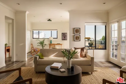 $949,000 | 1133 North Clark Street, Unit 203, West Hollywood, CA 90069