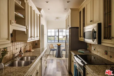 $949,000 | 1133 North Clark Street, Unit 203, West Hollywood, CA 90069