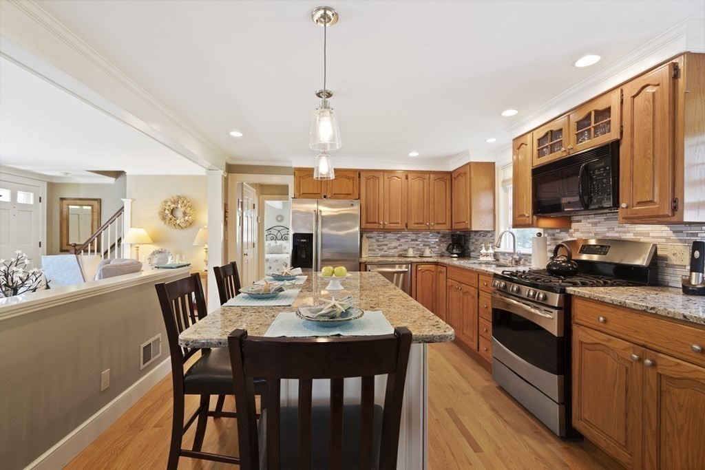 8 Barbara Road Danvers, MA 01923 - Photo 8 of 34