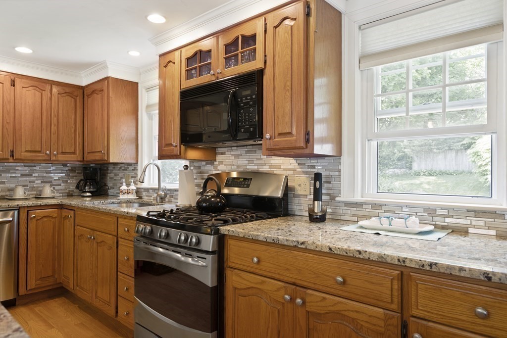 8 Barbara Road Danvers, MA 01923 - Photo 10 of 34