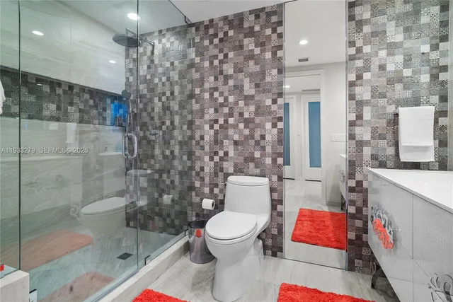 $8,500 | 5055 Collins Avenue, Unit 11C, Miami Beach, FL 33140