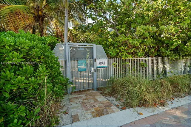 $10,000 | 5055 Collins Avenue, Unit 11C, Miami Beach, FL 33140